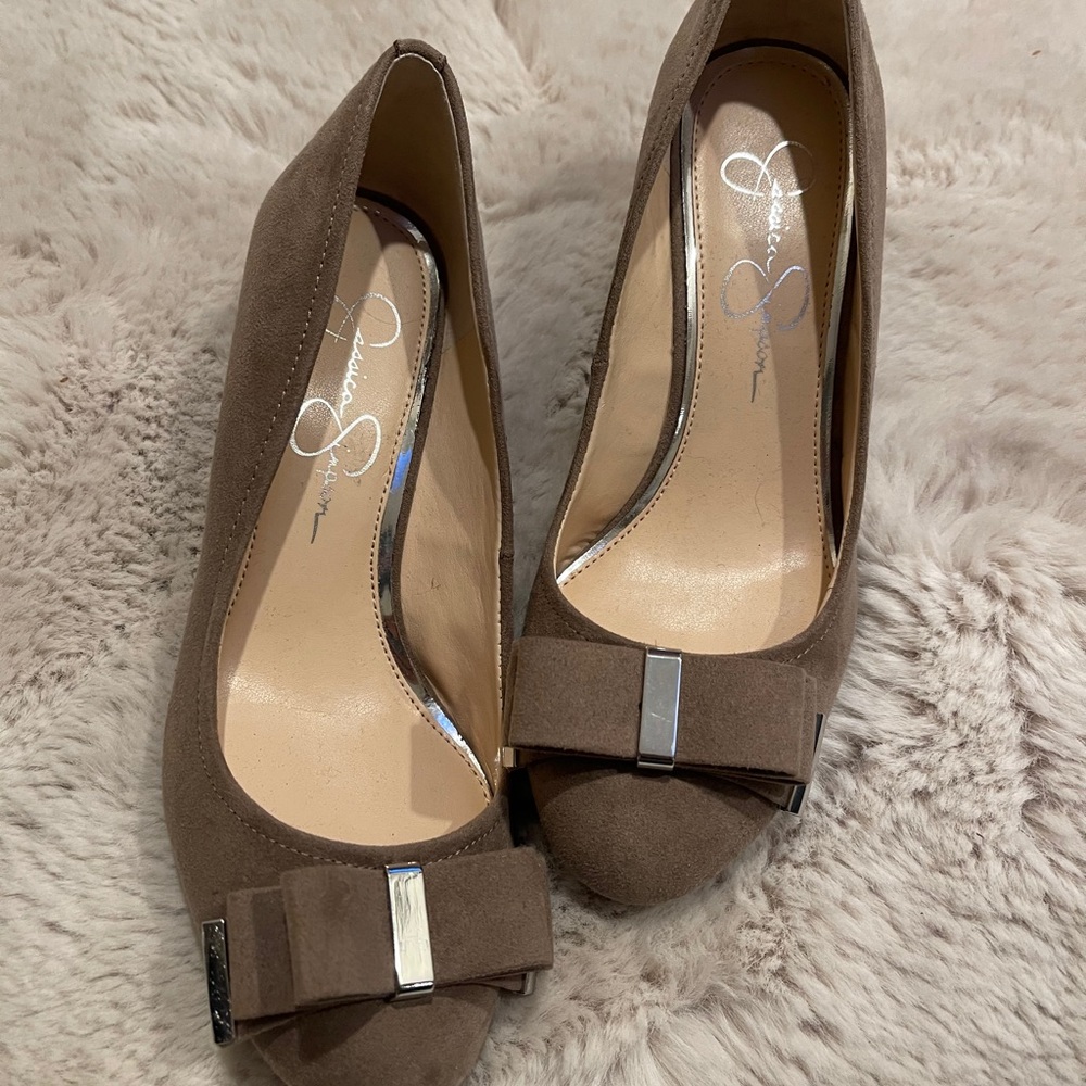 Jessica Simpson Bow wedge pump